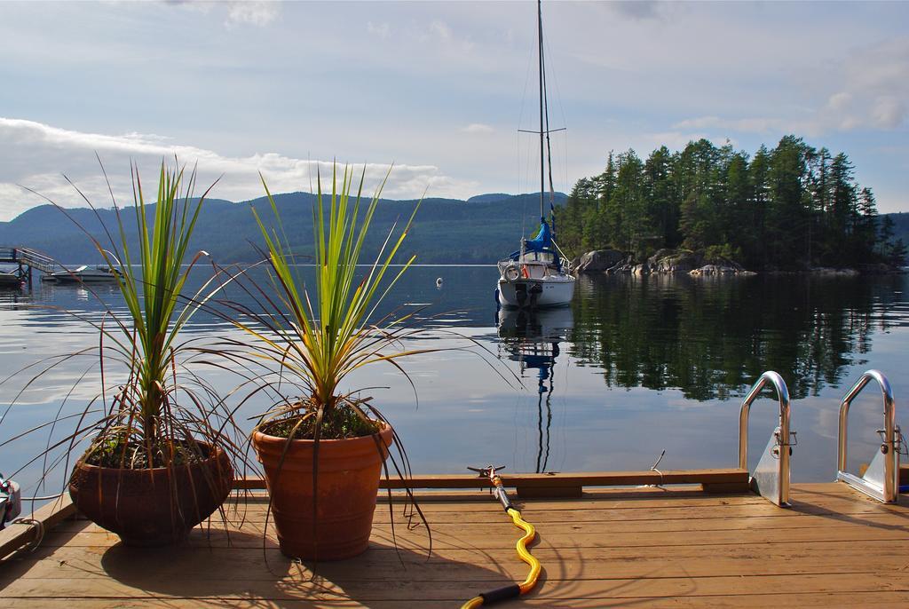 Tranquility Bay Waterfront Inn Sechelt Ngoại thất bức ảnh