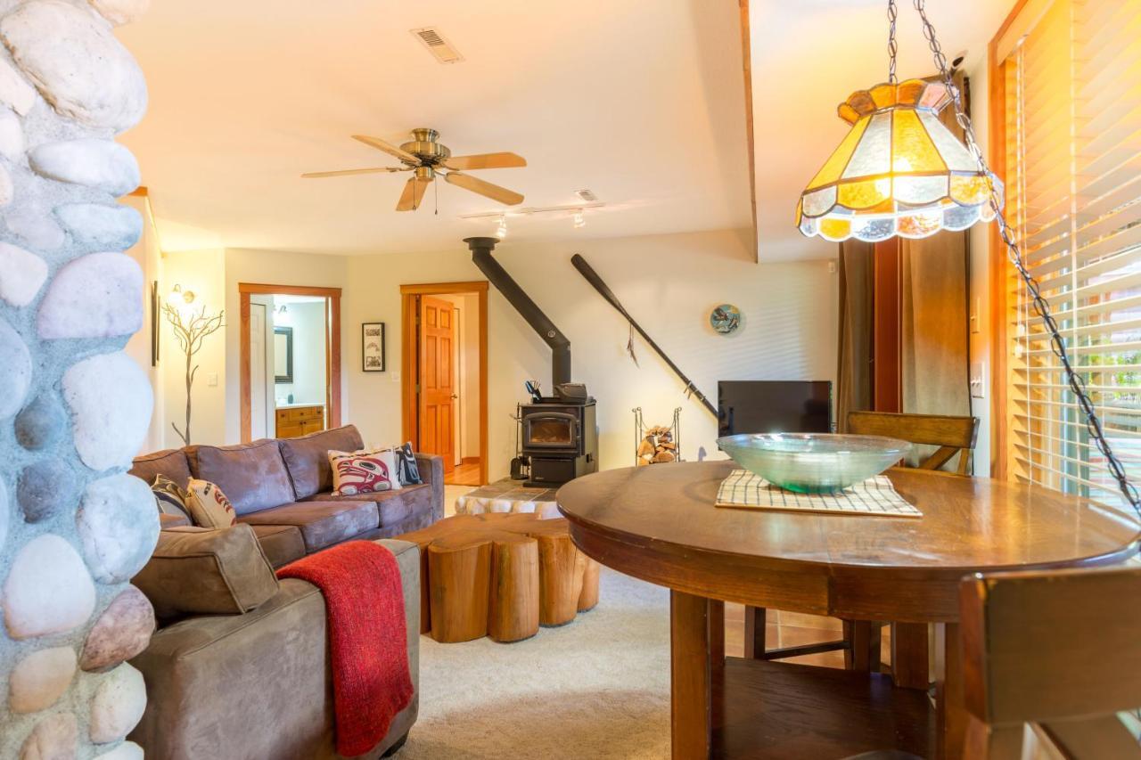 Tranquility Bay Waterfront Inn Sechelt Ngoại thất bức ảnh