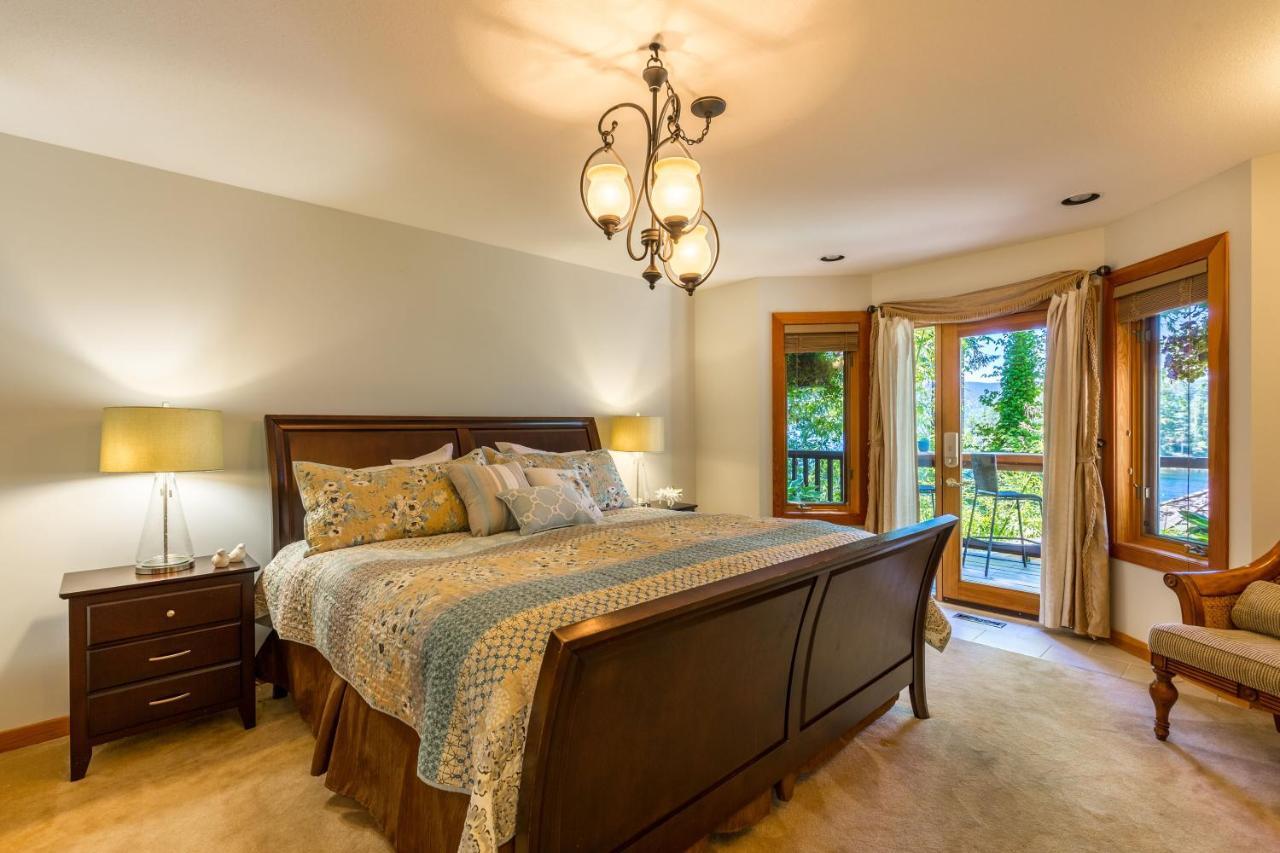 Tranquility Bay Waterfront Inn Sechelt Ngoại thất bức ảnh